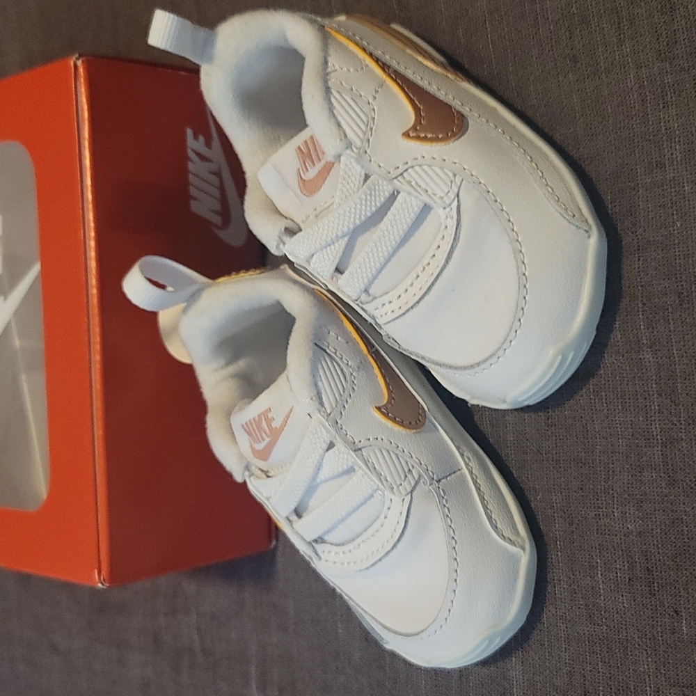 Nike Max 90 Crib Shoe, Size 3C